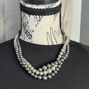 Elegant Faux Pearl Necklace